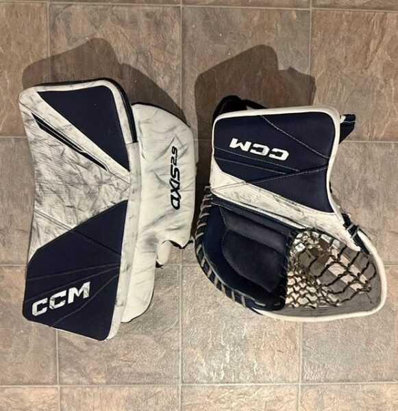 CCM Axis 2.9 Goalie Glove/Blocker (Intermediate)