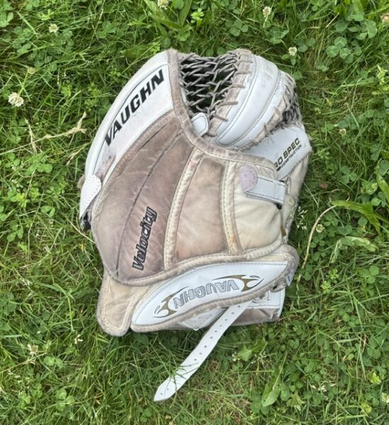 Vaughn V6 Glove (Senior)