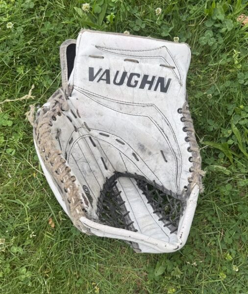 Vaughn V6 Glove (Senior)