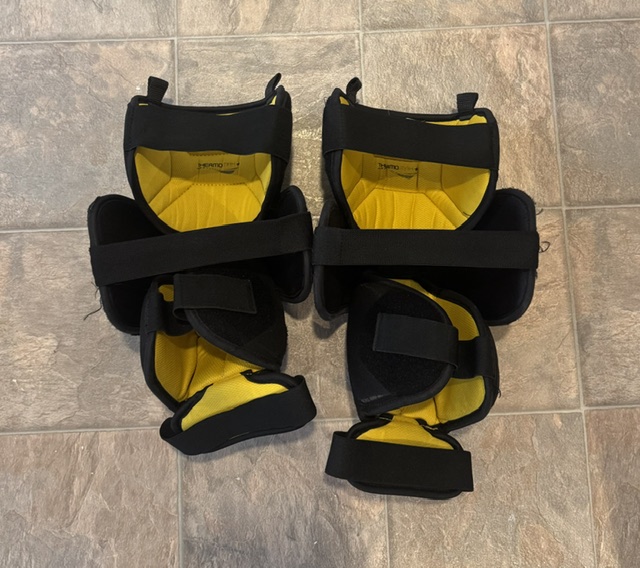Bauer Goalie Knee Guards (Senior)