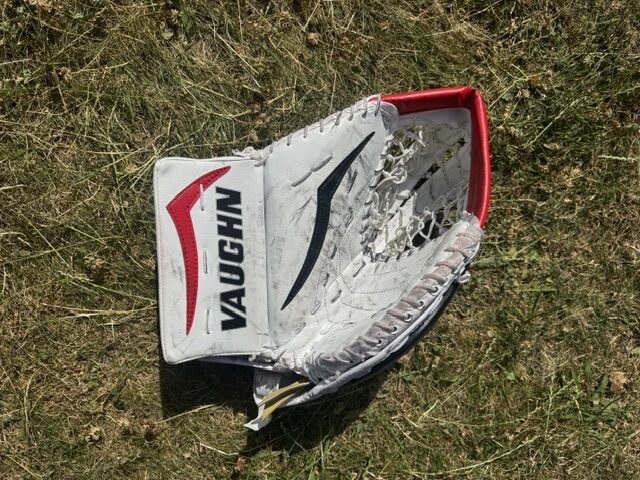 Vaughn V7 Goalie Glove (Senior)