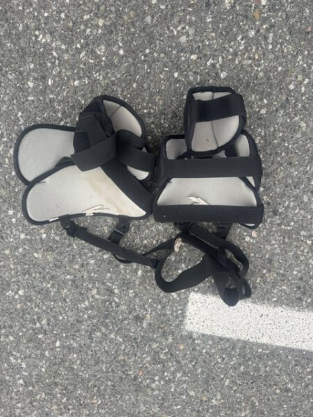 Vaughn SLR Goalie Knee Guards (Intermediate)